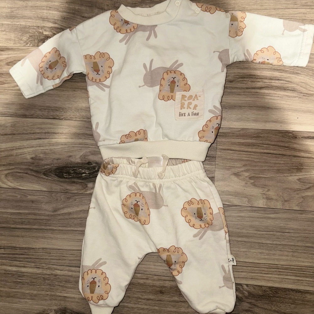 Lion Print Baby Outfit